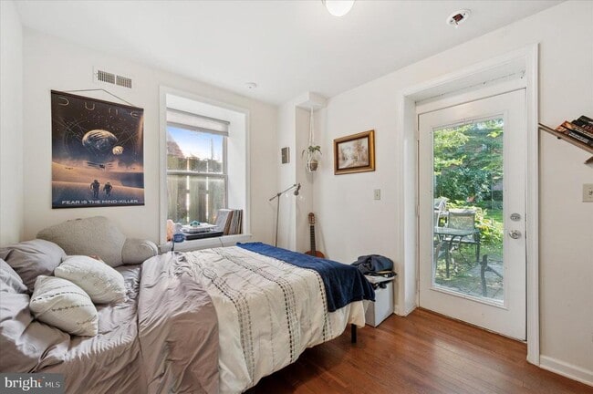 Building Photo - 3725 Lancaster Ave