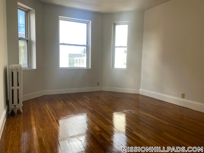 Building Photo - 49 Worthington St