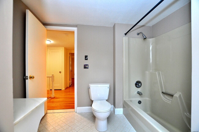 Building Photo - 19 Seneca Rd