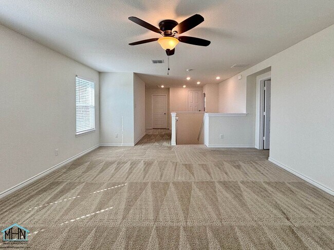 Building Photo - Gorgeous 4 bedroom, 3.5 bath home, minutes...