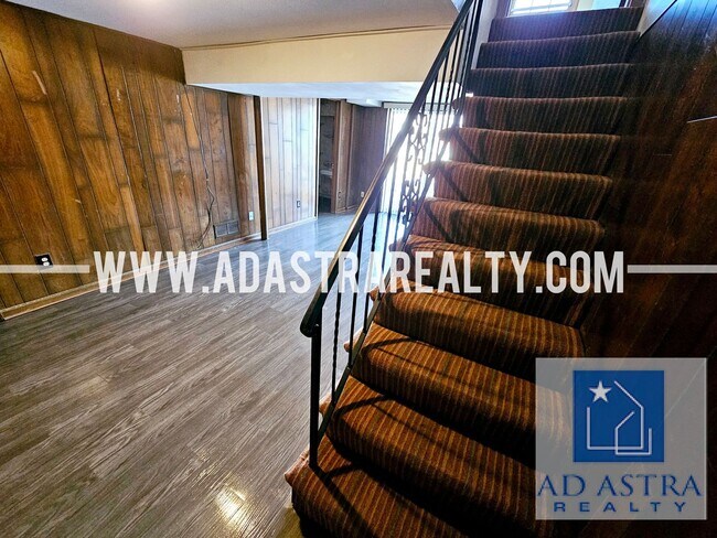 Building Photo - Spacious Duplex in Independence-Available ...