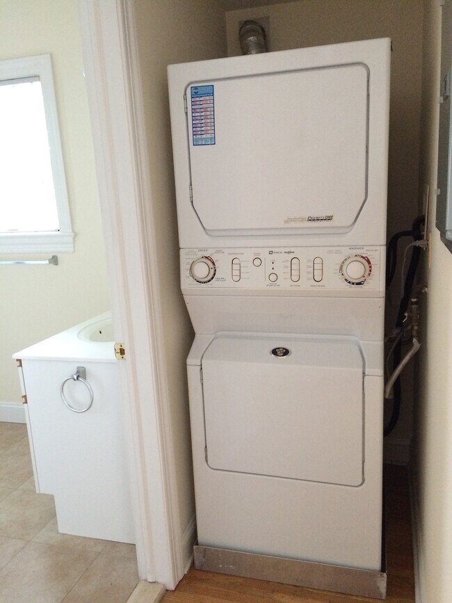 Washer Dryer - 54 Franklin Pl