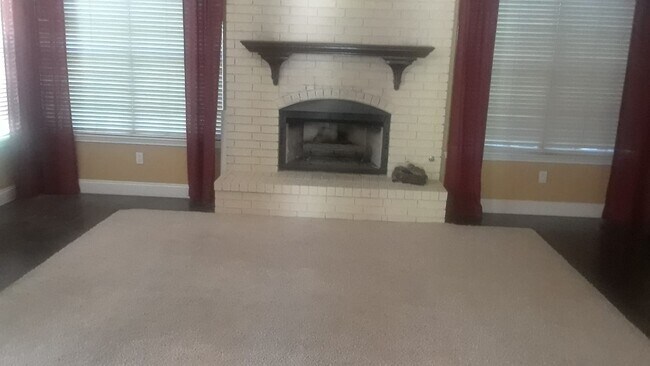 Building Photo - 5905 Longo Dr
