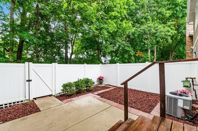 Building Photo - 5841 Elmbridge Ln