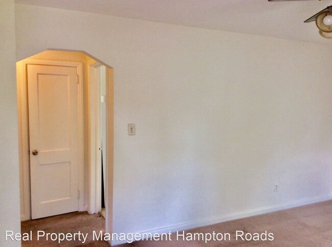 Building Photo - 3 br, 1 bath House - 236 Woodview Avenue