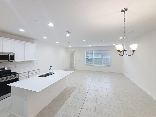 Building Photo - 6310 Goldcoast Ave