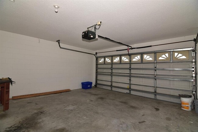 Building Photo - 109 Holloway Ct