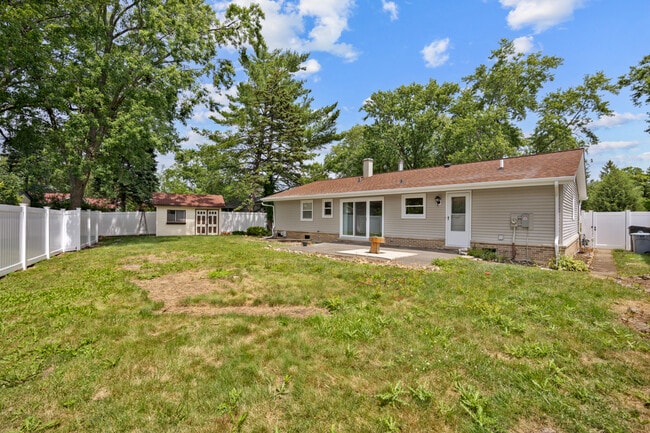Building Photo - 1060 Warwick Ln