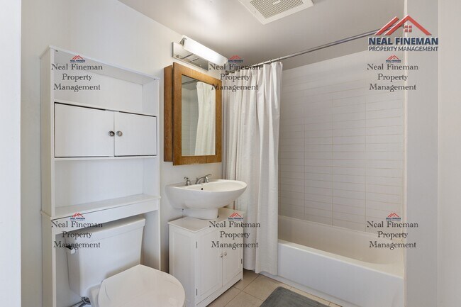 Building Photo - Furnished or unfurnished  1 Bed / 1 Bath C...