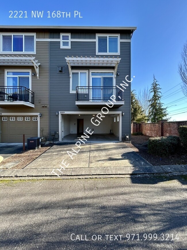 Building Photo - Beautiful Bethany Townhouse!