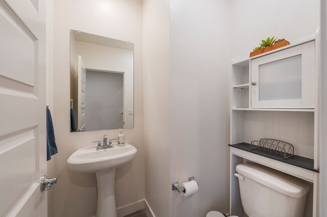 Building Photo - Newer townhome rental located in the gated One Seven Eight community!