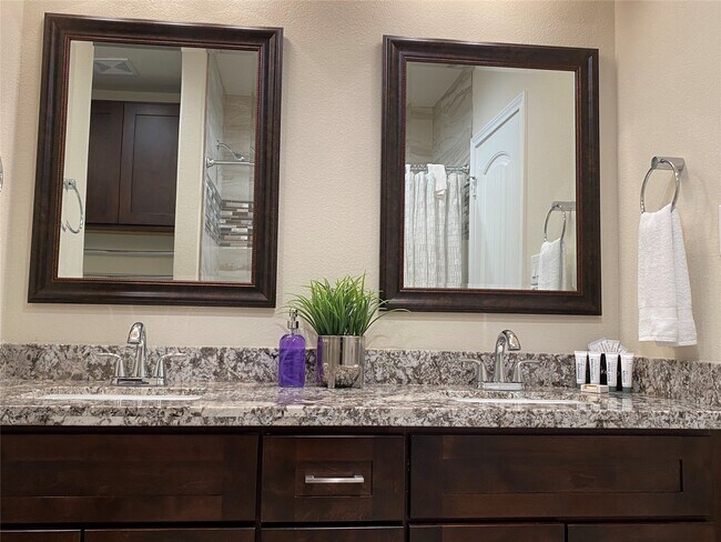 Building Photo - 3144 Southmore Blvd