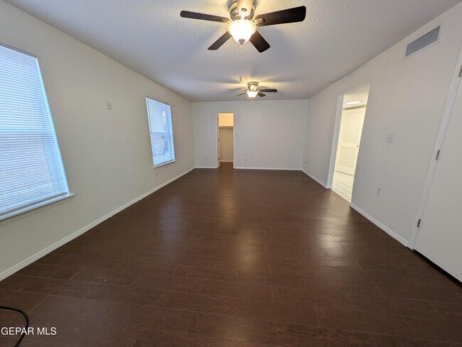Building Photo - 3149 Crazy Horse Dr