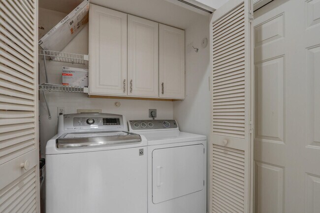 Building Photo - 479 Tequesta Dr