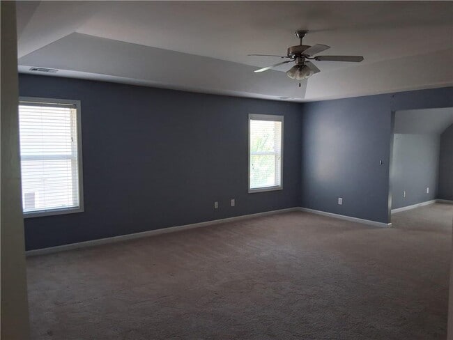 Building Photo - 215 Barberry Ln