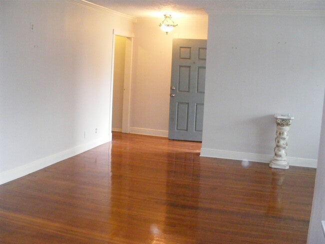 Building Photo - 5319 Cortelyou Ln