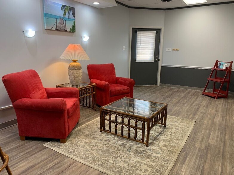 Living Room - 628 S 20th St
