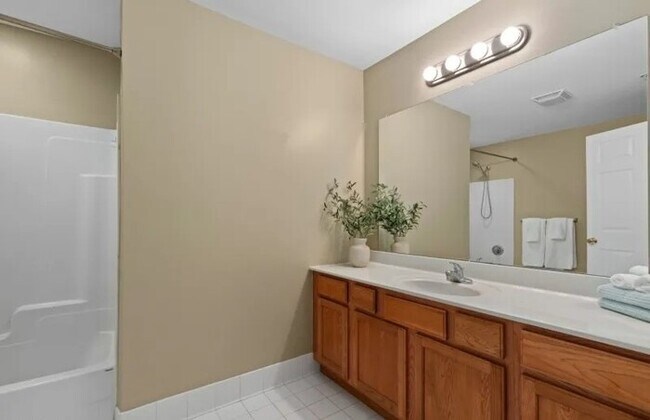 Building Photo - Modern 2BR / 2BA Condo with Balcony & Parking at Union Square – Hackensack