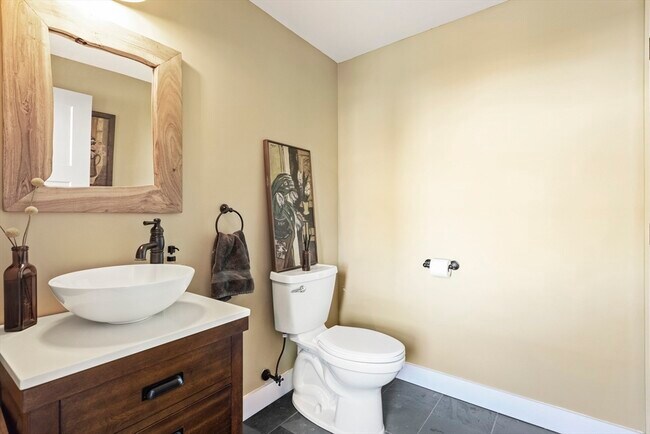 Building Photo - 119 Sycamore St