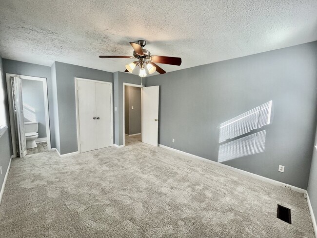 Building Photo - 3 Bedroom, 1.5 Bath RANCH Style NEST