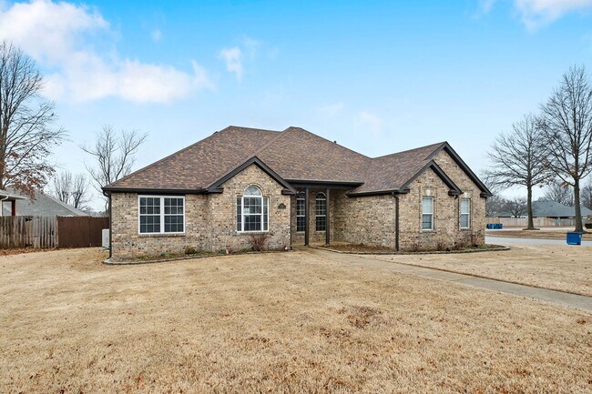Building Photo - Beautiful and Spacious Home!
