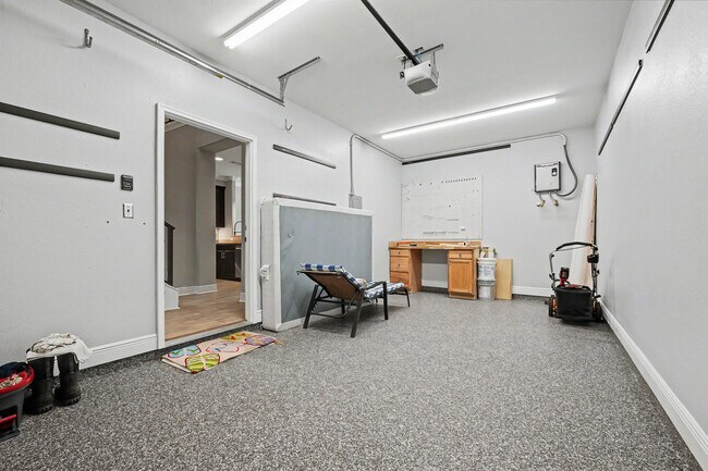 Building Photo - 490 Soundview Ct