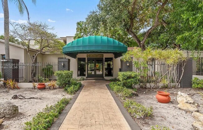 Building Photo - 6890 N Kendall Dr