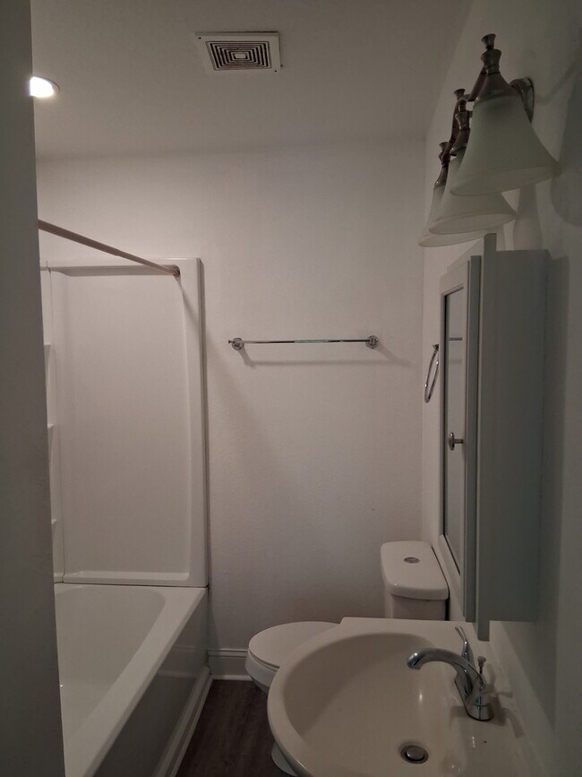 Building Photo - 1065 Winthrop St