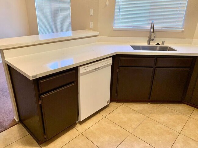 Building Photo - Great 2 bed 2 bath Condo in Hercules -- AV...