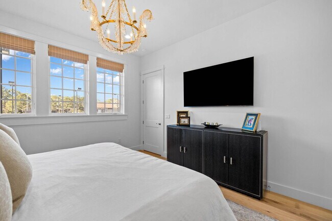 Building Photo - 1411 Courtside Dr