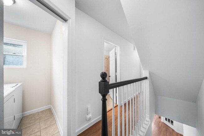 Building Photo - 2454 Amber St