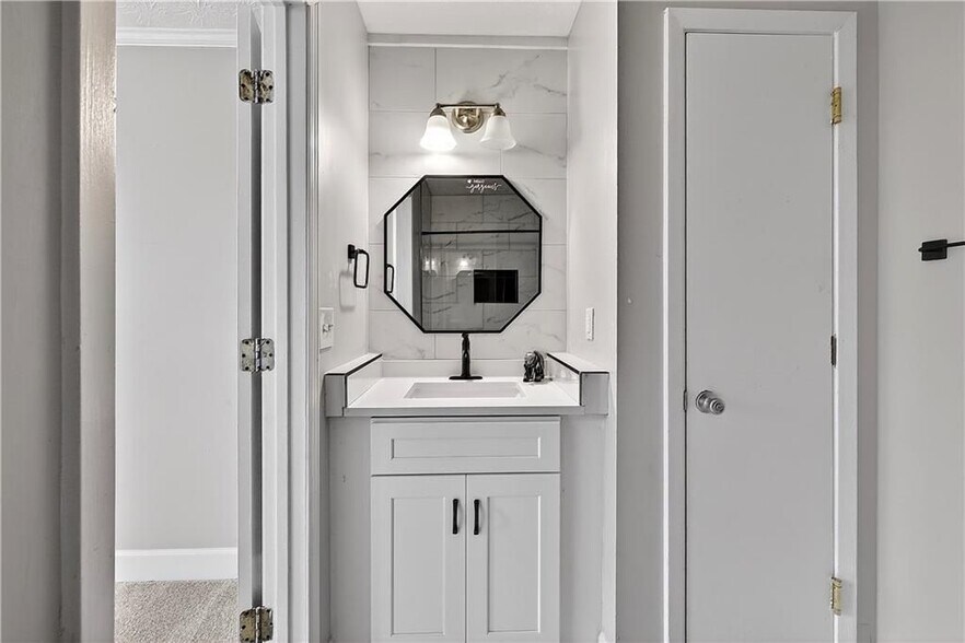 Building Photo - 679 Anderson Walk