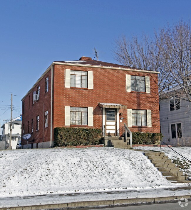 Primary Photo - 17 E Hillcrest Ave