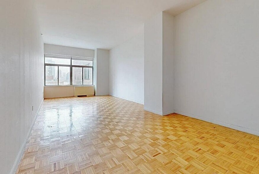 Building Photo - Washington Street