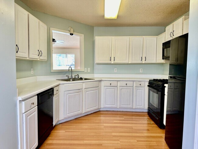 Building Photo - Dallas Rental-Ready for Immediate Occupancy!!