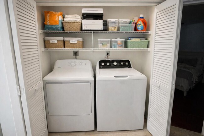 Building Photo - 1125 Crystal Way