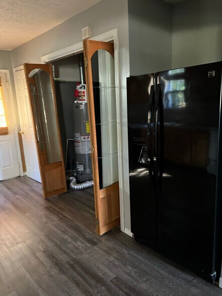 Building Photo - 109 S 6th St