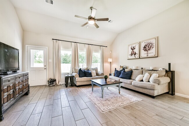 Building Photo - 533 Winburn Tide Ln