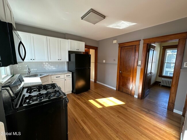 Building Photo - 65 Ten Eyck Ave