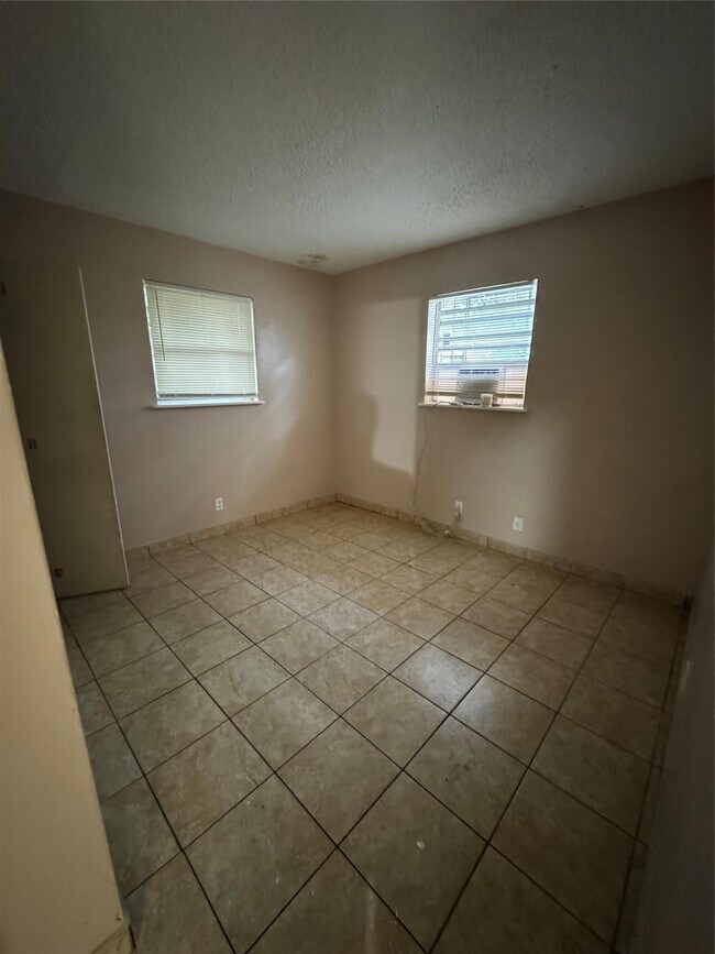 Building Photo - 1230 NW 29th Way