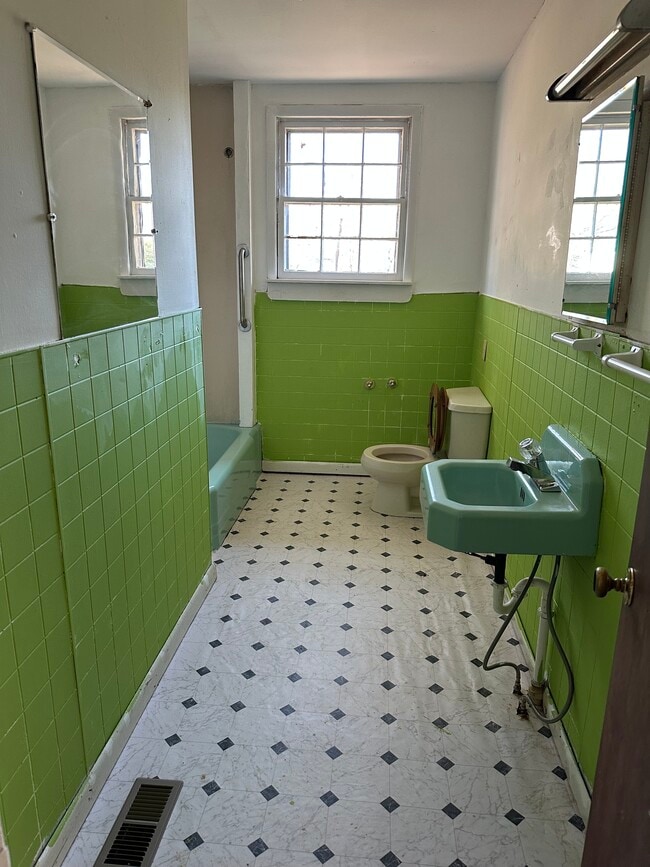 Building Photo - 3216 7th Ave N