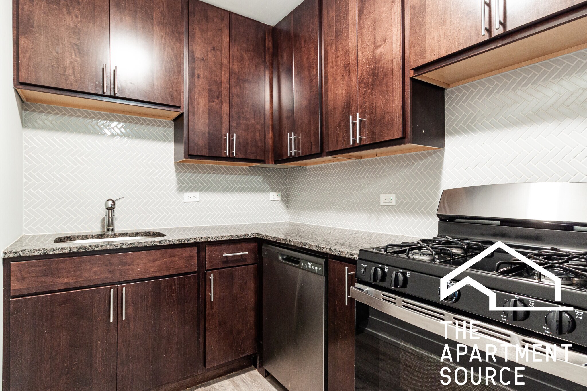 Building Photo - 529 W Surf St