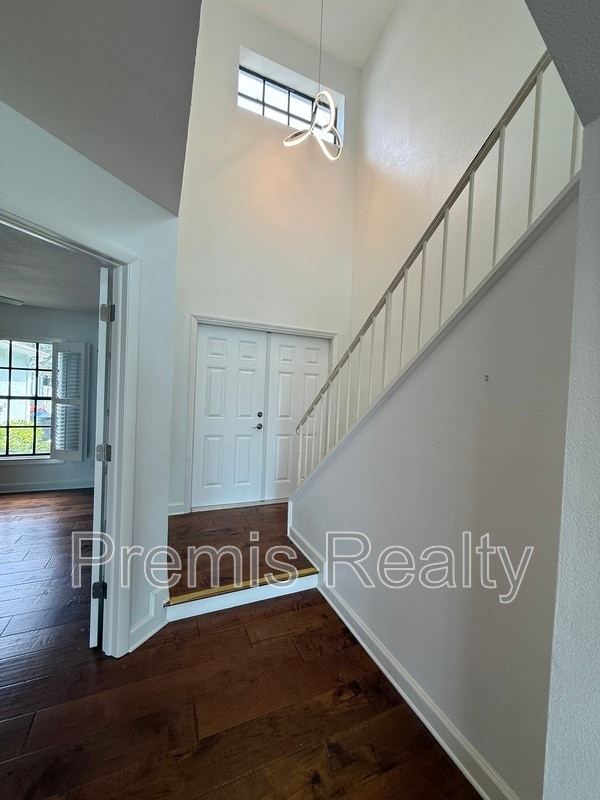 Building Photo - 1070 Sanabel Ct