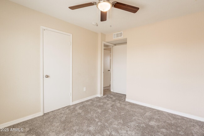 Building Photo - 3422 E Altadena Ave