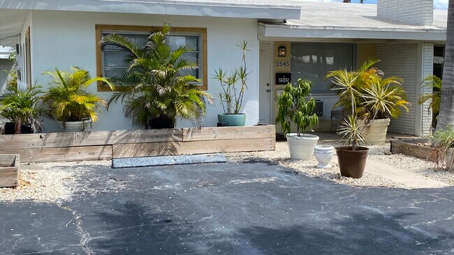 Building Photo - 2545 SE 1st Ct