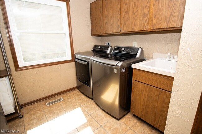 Building Photo - 18038 Heritage Trail