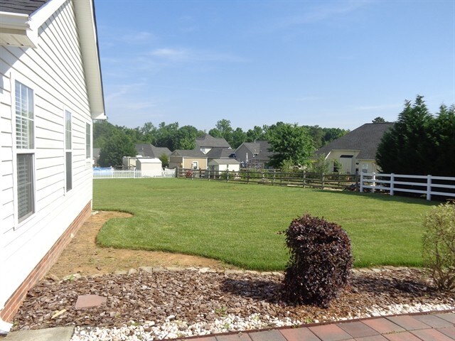 Building Photo - 1009 Trillium Pl