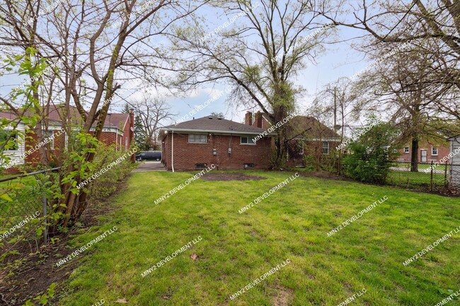 Building Photo - Completely Renovated 3-bedroo, 1.5-bathroo...