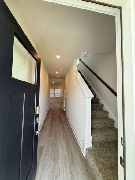 Building Photo - 3927 Northbrook Dr