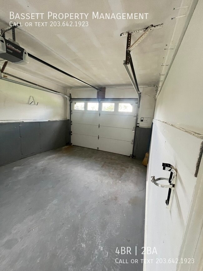 Building Photo - 45 Carriage Dr
